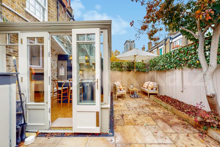Stylish & contemporary maisonette flooded with natural light  Odger Street, Battersea 